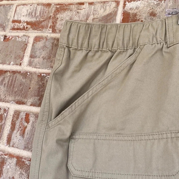 Croft & Borrow Khaki Elasticized Sides Plus Size Cargo Shorts - Picture 3 of 11